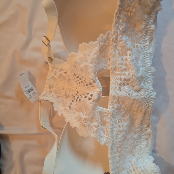 Bundle of 4 Aerie bras 34dd - Picture 4 of 5